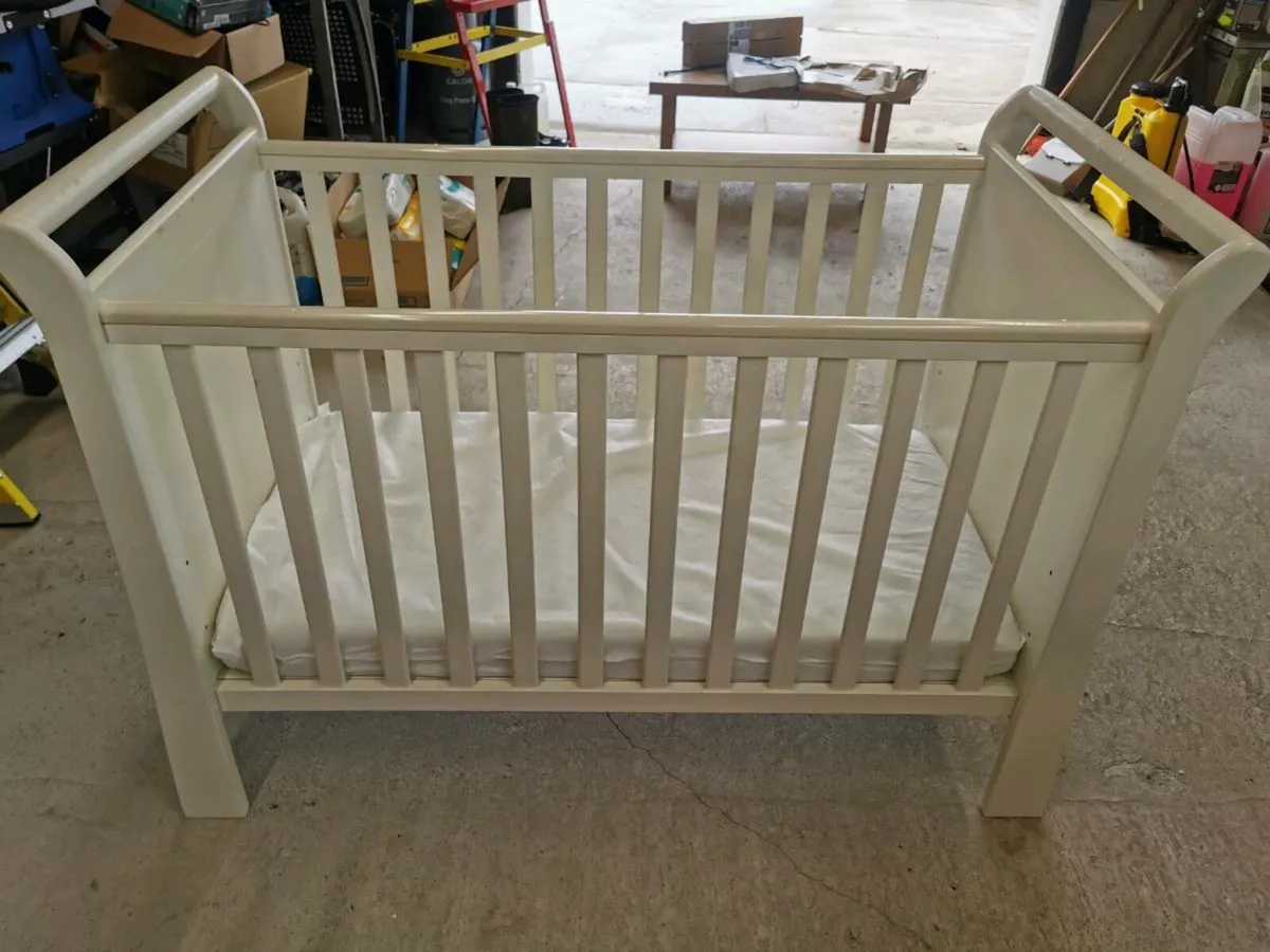 EGG Buggie & Cot - Image 2