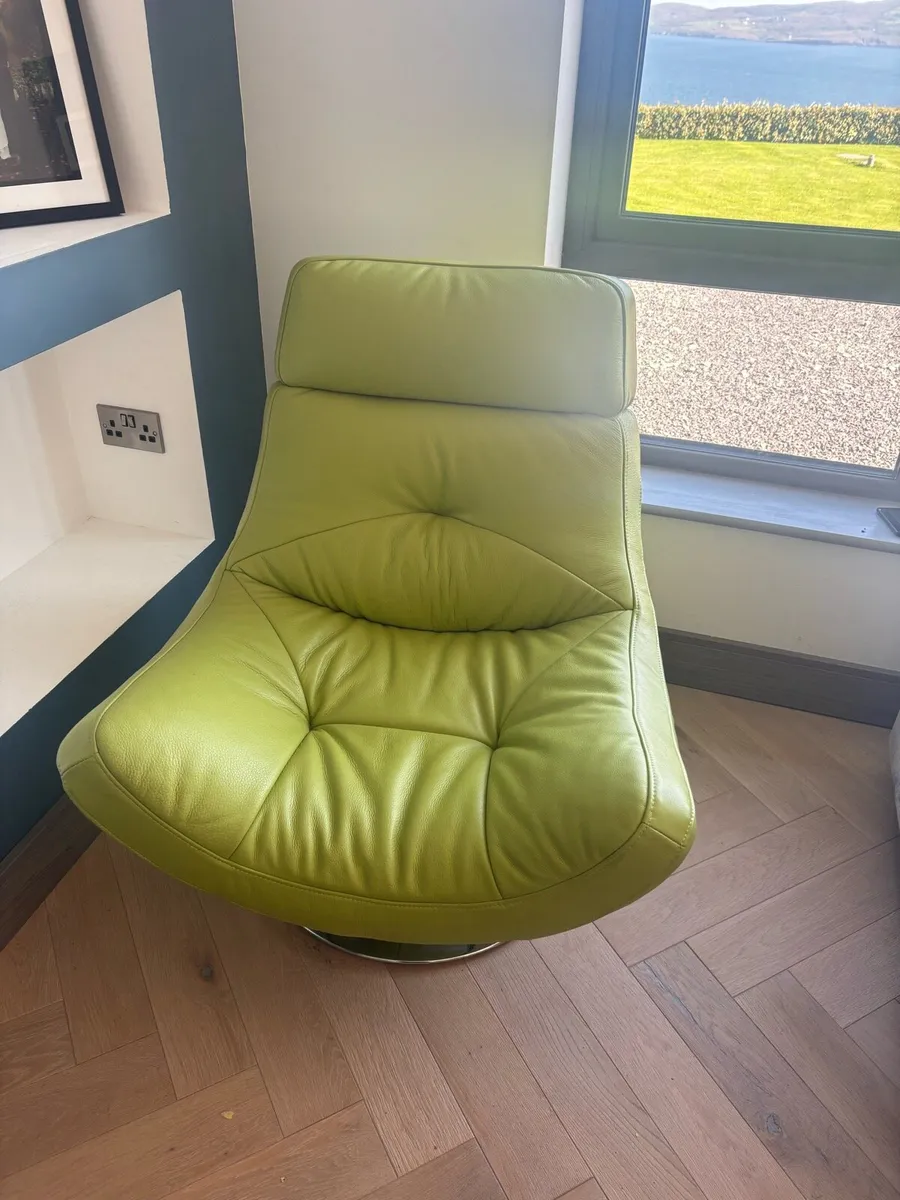 Leather swivel chair - Image 1