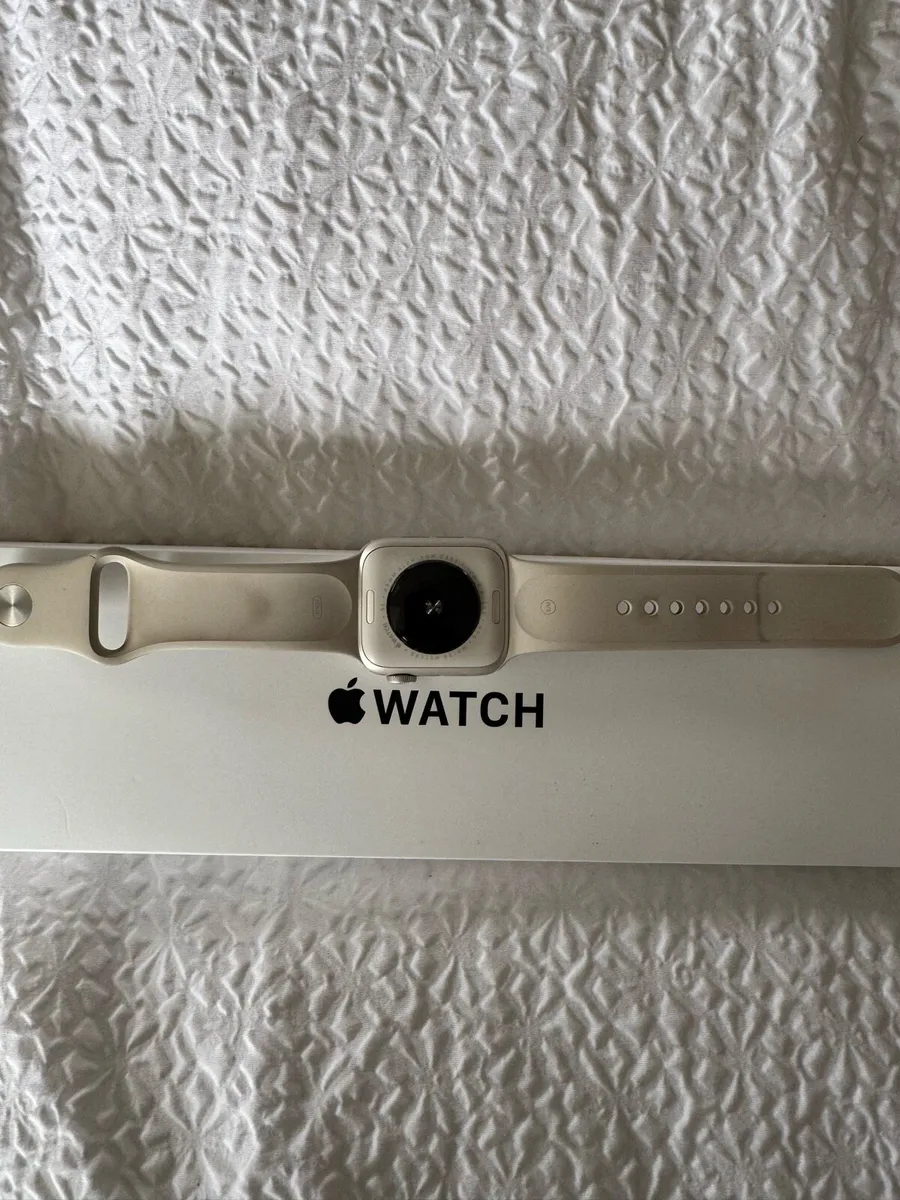 Apple Watch SE 40mm - Image 2