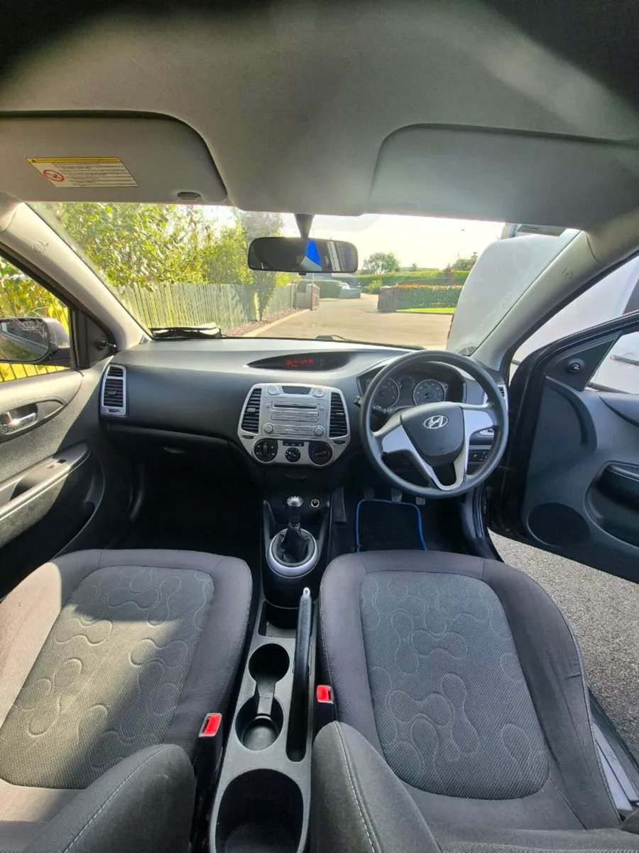 Car - Image 2