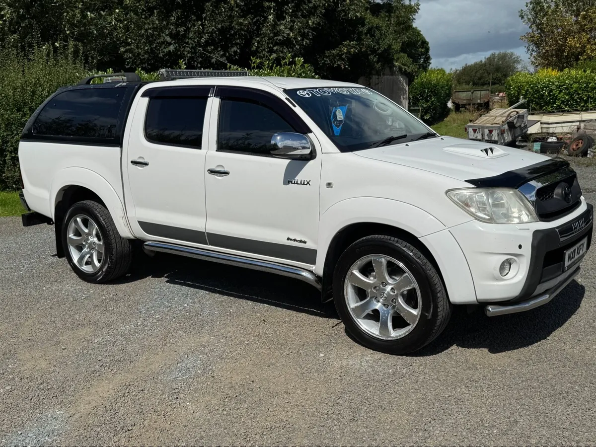 Toyota Hilux 2011 - Image 1