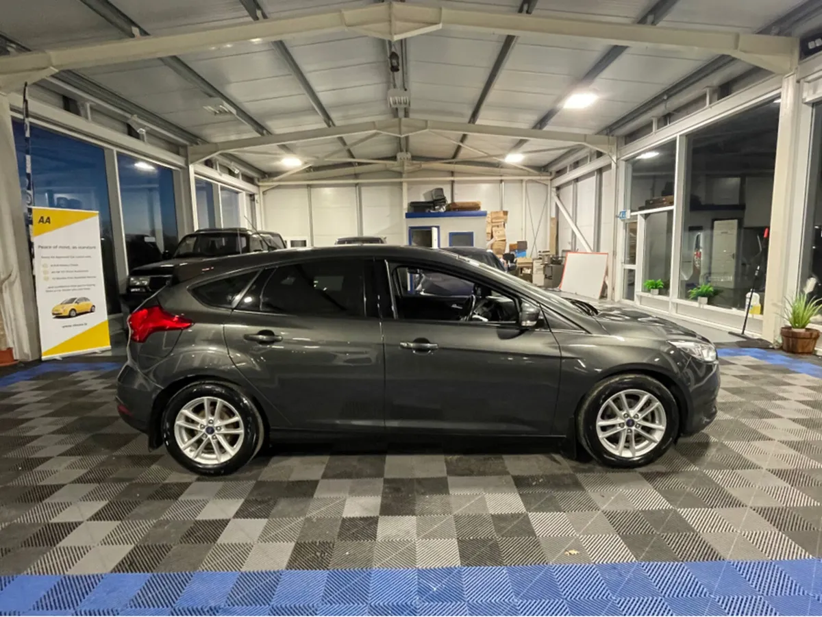 Ford Focus STYLE 1.5 TD 95PS 6SPEED 4 4DR - Image 3