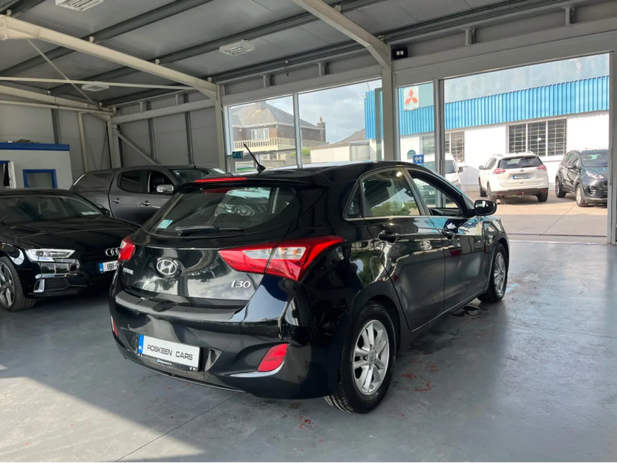 Hyundai i30 SE BLUE DRIVE CRDI - Image 4