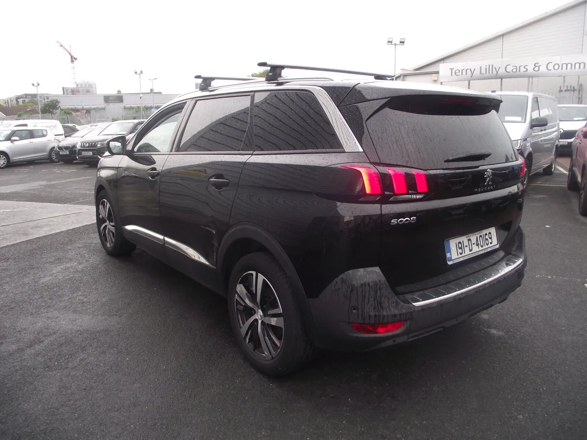 Peugeot 5008  Commercial Jeep 2019 - Image 4
