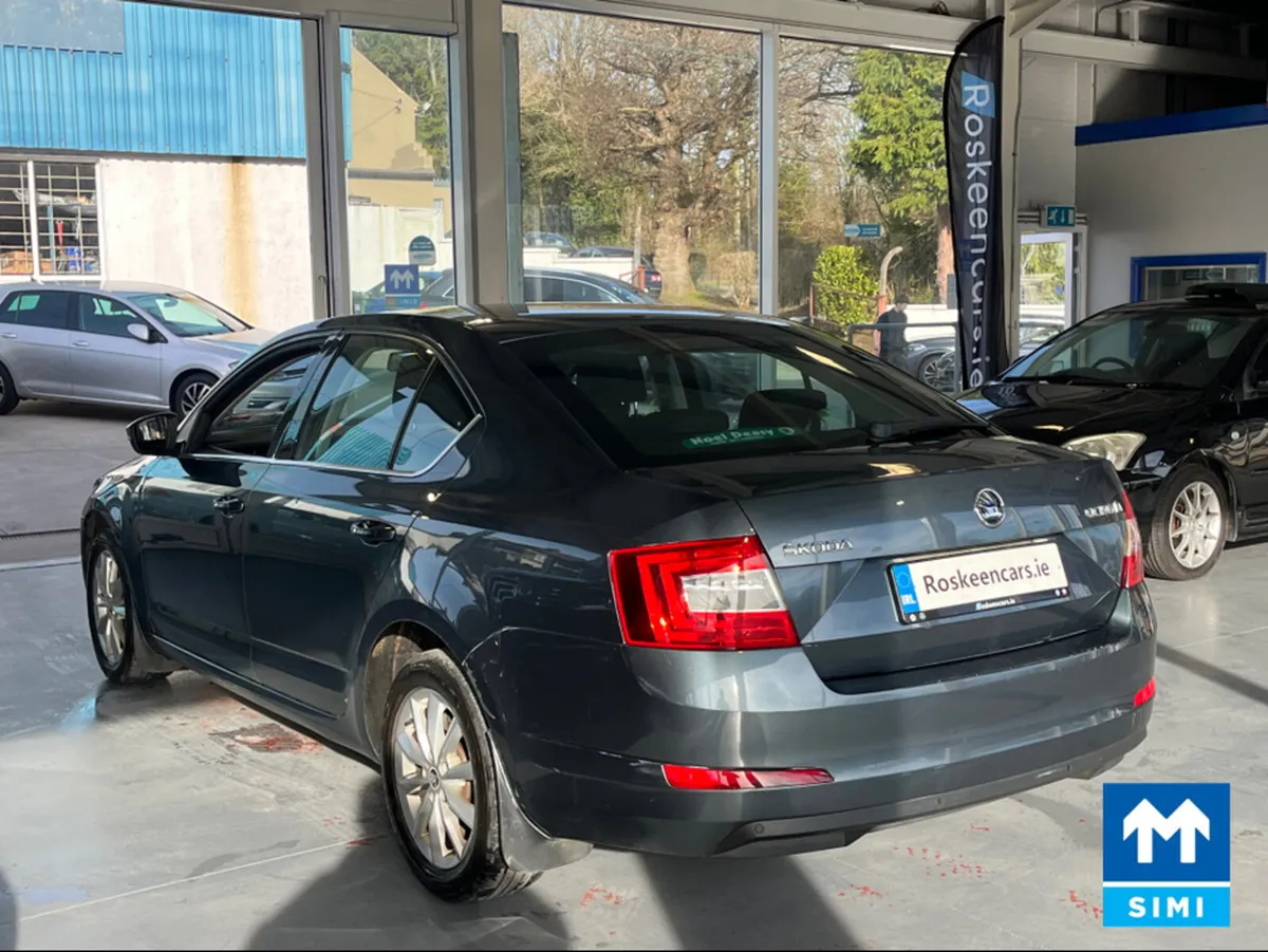 Skoda Octavia AMBITION 1.6 TDI 90HP 4 4DR - Image 3