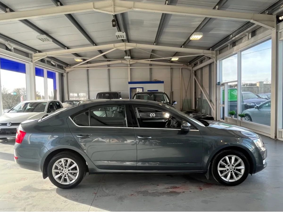Skoda Octavia AMBITION 1.6 TDI 90HP 4 4DR - Image 4