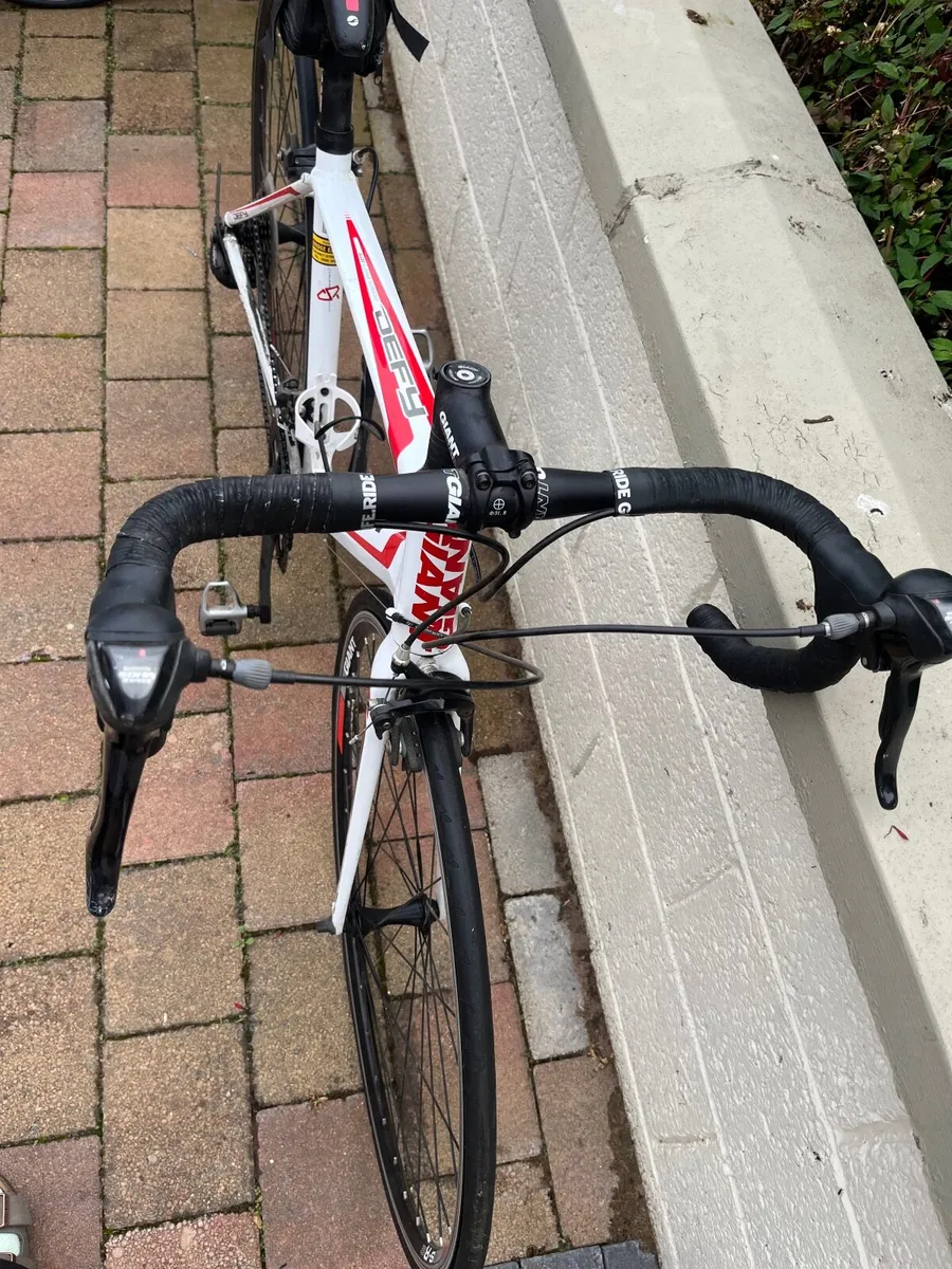 GIANT Defy Road Bike - Image 4
