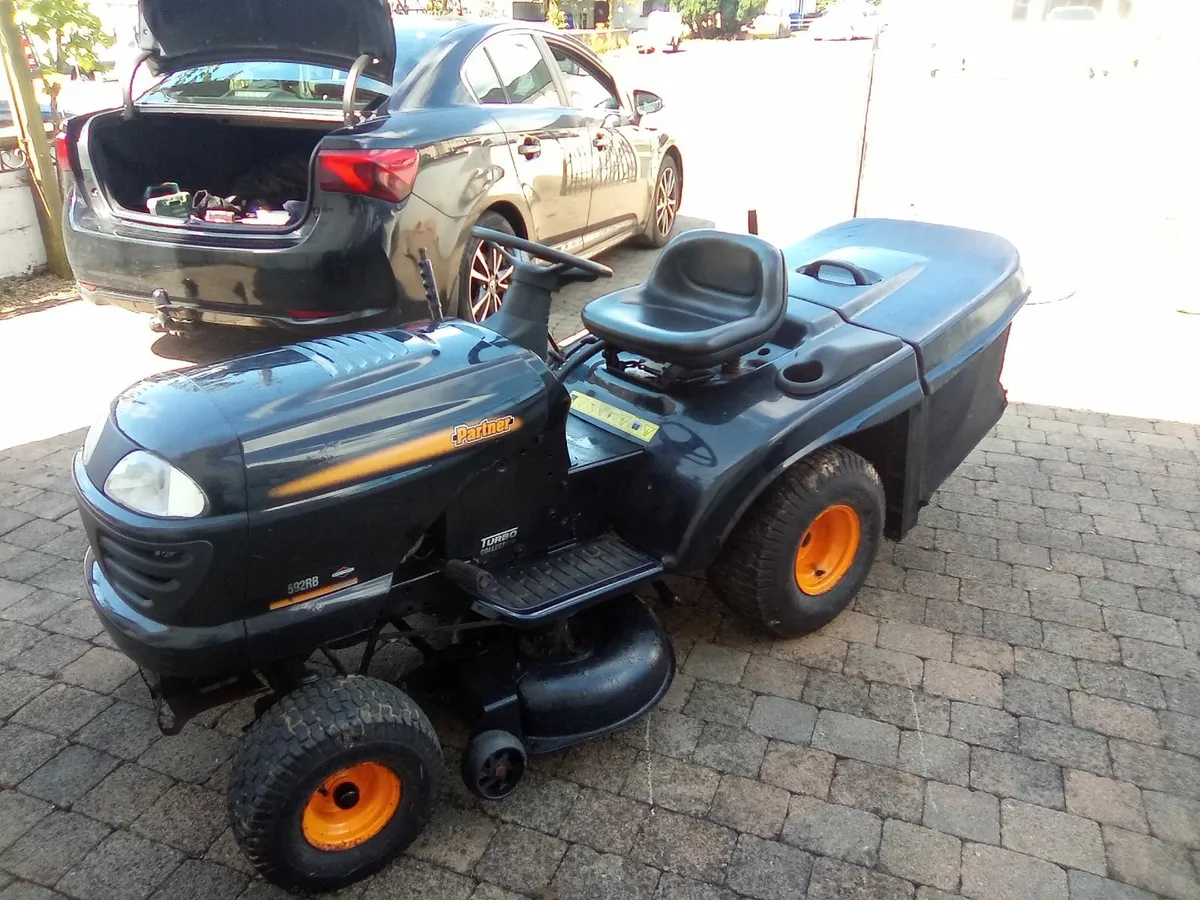Partner ride on lawnmower - Image 2