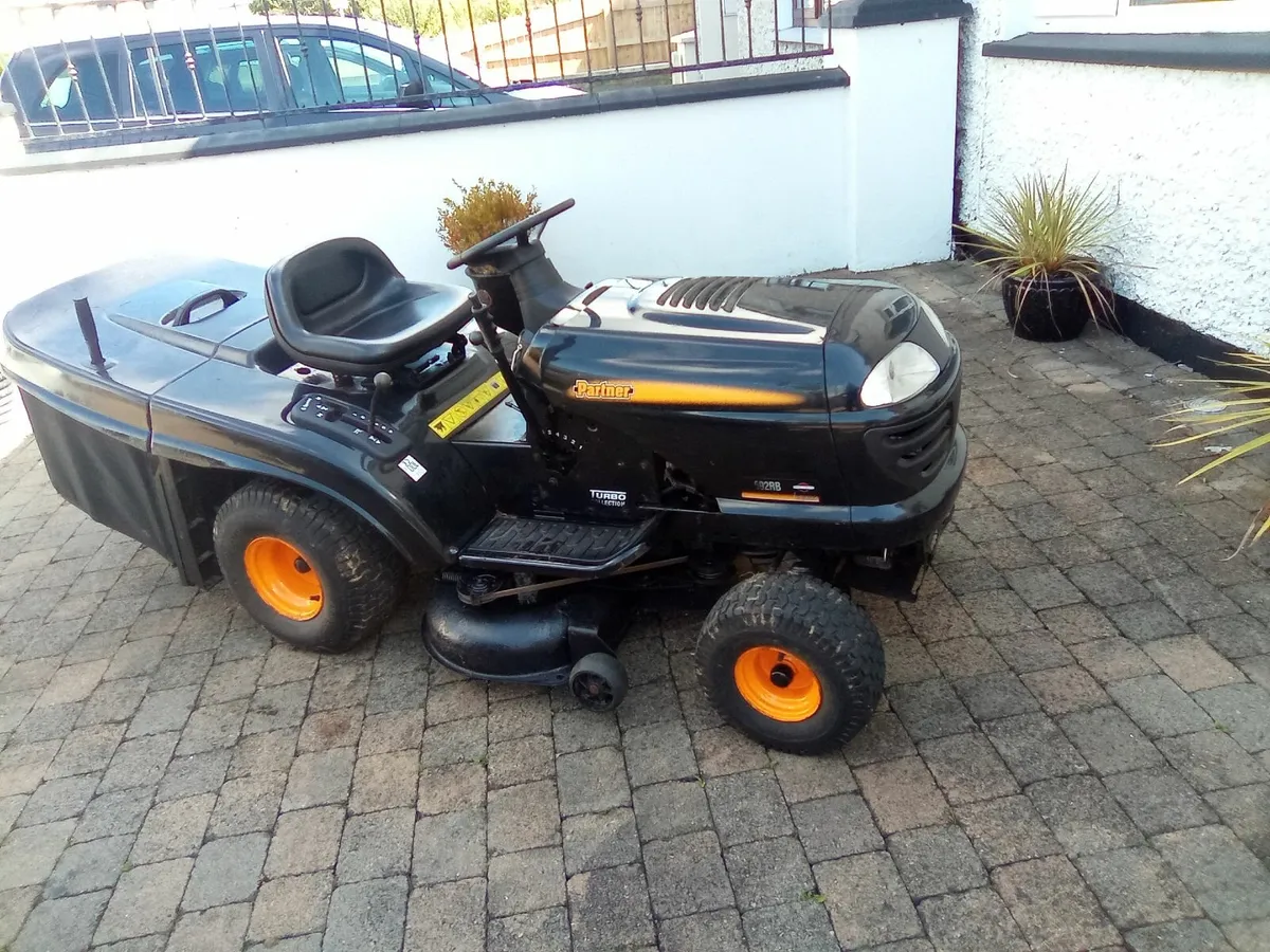Partner ride on lawnmower - Image 1