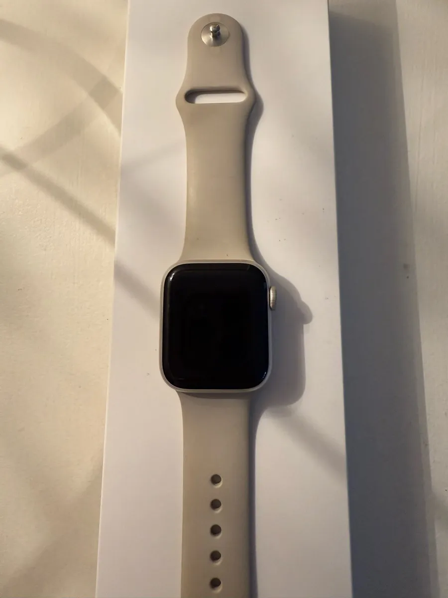 Apple Watch SE 40mm - Image 4