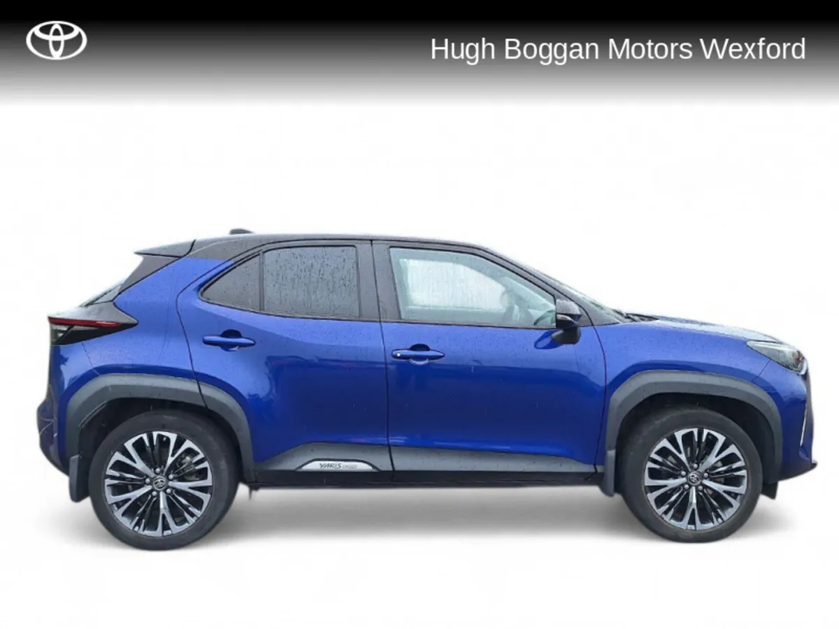 Toyota Yaris Cross TOP SPEC SOL LEATHER PARKING SE - Image 3