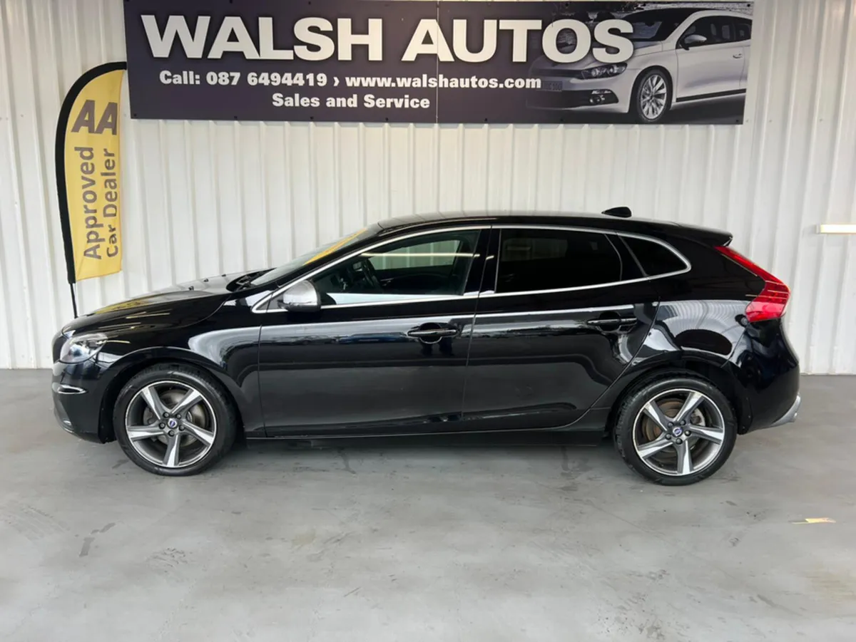 Volvo V40 D2 R-DESIGN 5DR - Image 3
