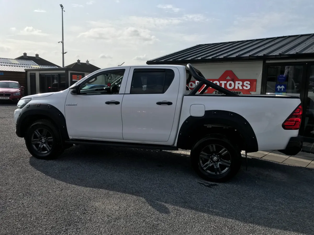 2018 Toyota Hilux CrewCab Manual - Image 4