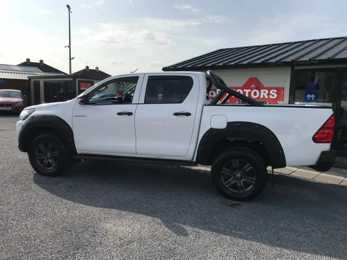 2018 Toyota Hilux CrewCab Manual - Image 3