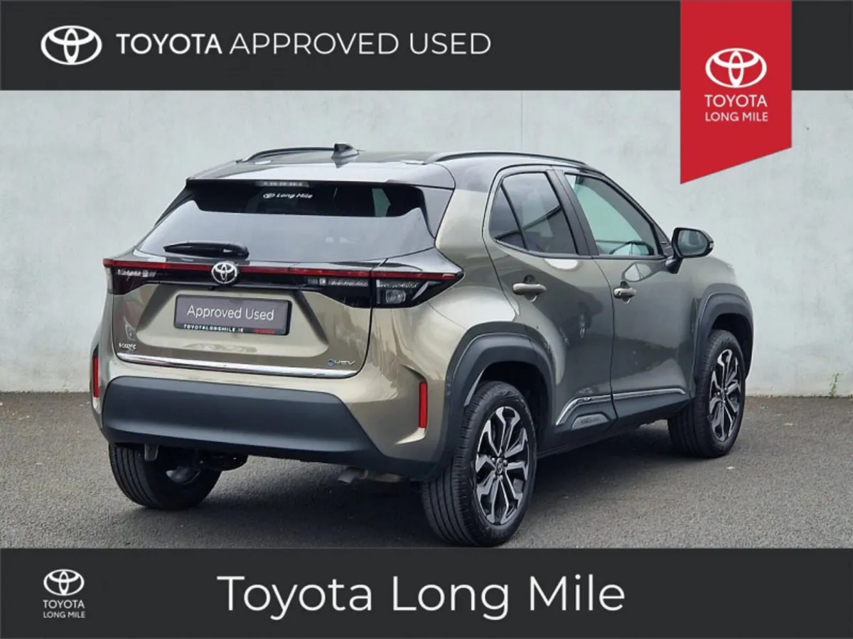 Toyota Yaris Cross 1.5 Hybrid Luna Sport Bi-Tone 5 - Image 3