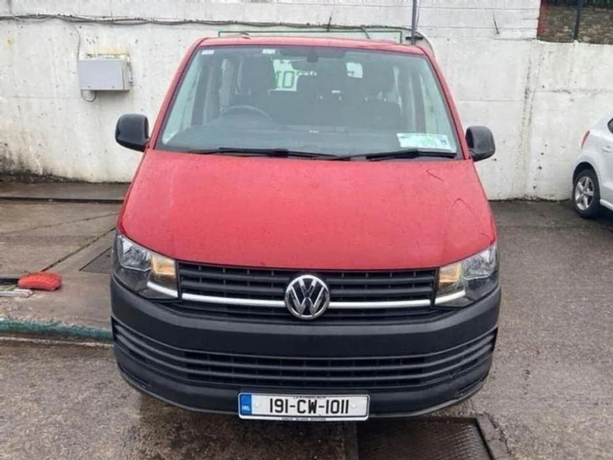 Volkswagen Caravelle 9 seater 2.0L MPV Diesel Manu - Image 4