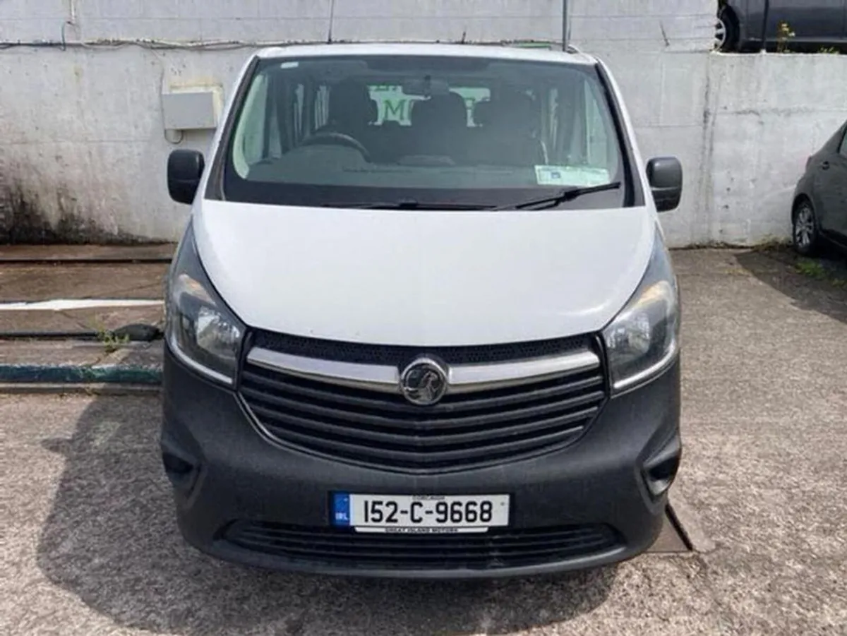 Opel Vivaro 9 seater manual diesel - Image 4