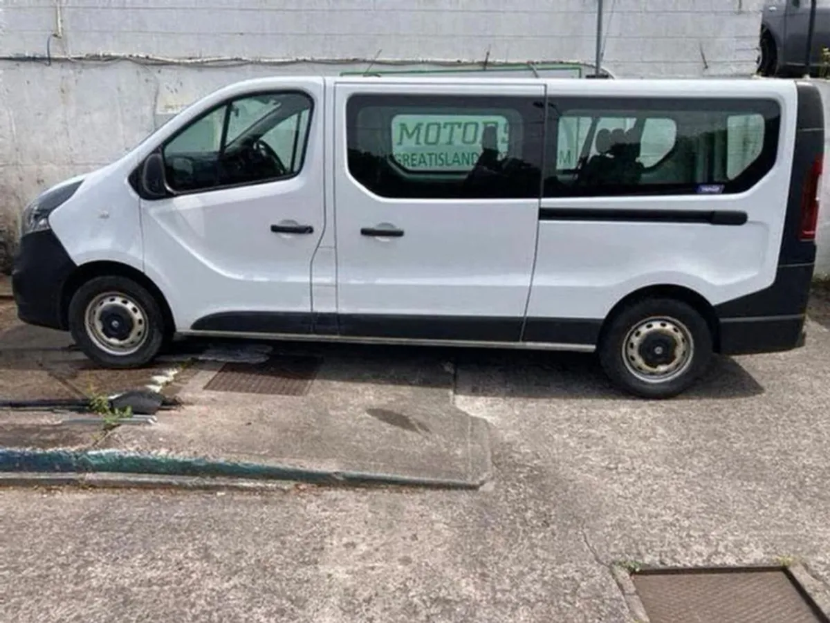 Opel Vivaro 9 seater manual diesel - Image 4