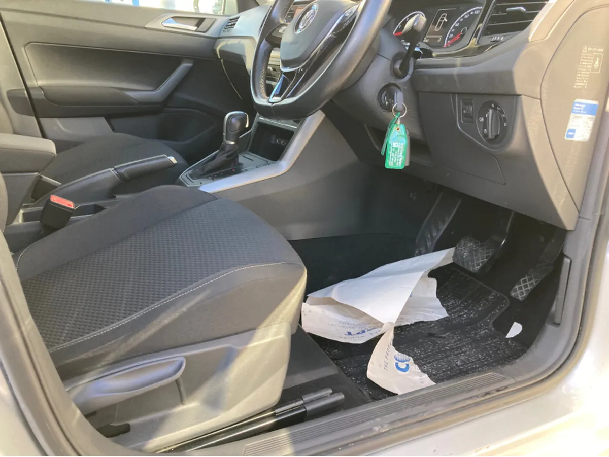 Volkswagen Polo 1.0 PETROL COMFORTLINE  AUTOMATIC - Image 3