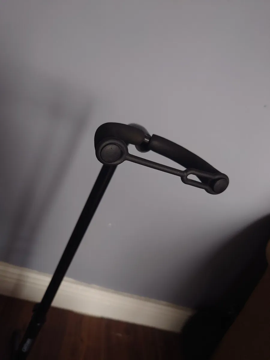 Clifton Tripod Guitar Stand - Image 1