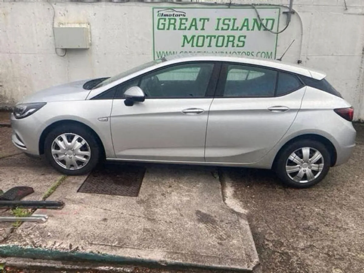 Opel Astra 1.0 S Hatchback Petrol Manual (105bhp) - Image 4