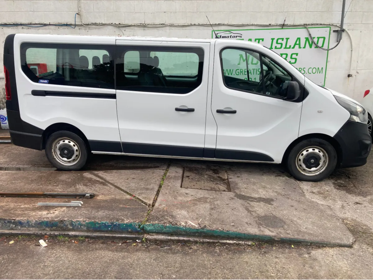 Opel Vivaro 9 seater manual diesel - Image 4