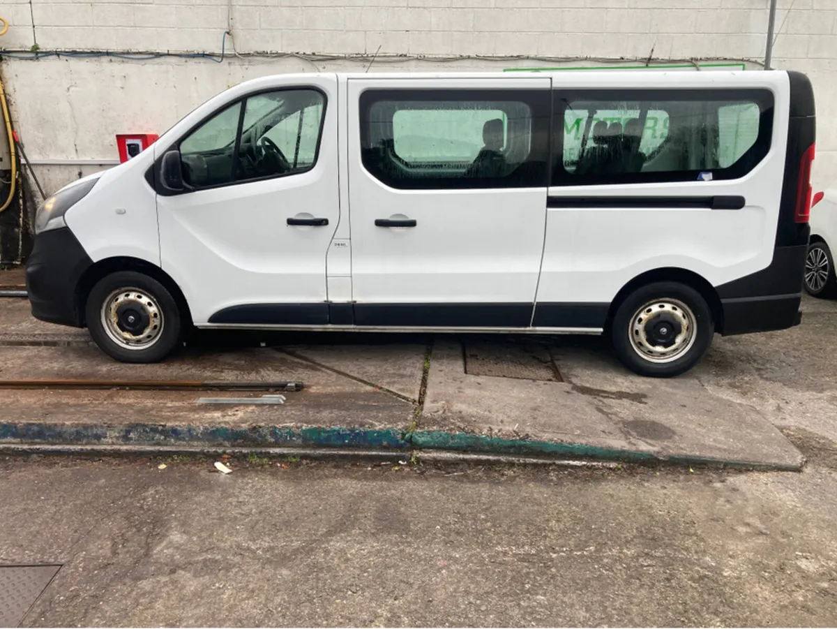 Opel Vivaro 9 seater manual diesel - Image 4
