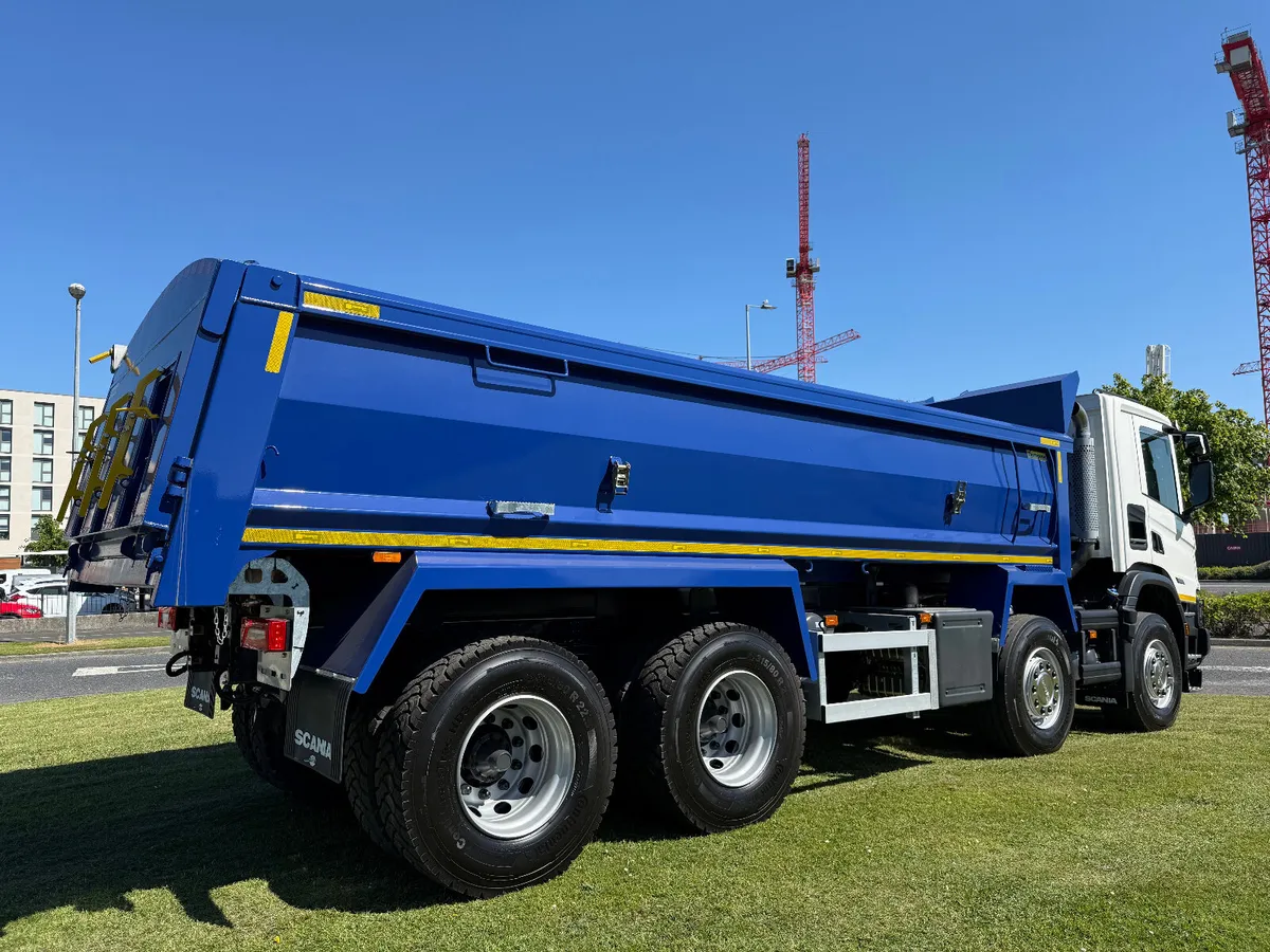 In stock ready to go. XT P460 8x4 Tipper.Ref: 2513 - Image 2