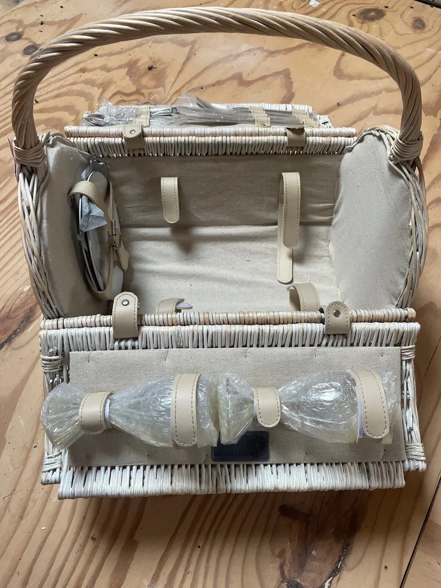 Wicker Picnic Basket - Image 3