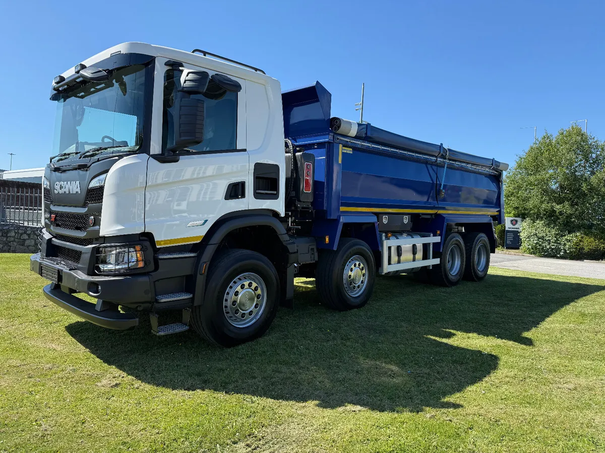 In stock ready to go. XT P460 8x4 Tipper.Ref: 2513 - Image 3
