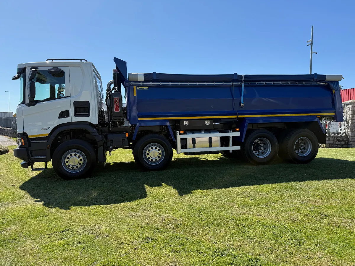 In stock ready to go. XT P460 8x4 Tipper.Ref: 2513 - Image 4