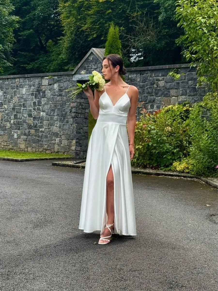 Wedding dress - Image 1