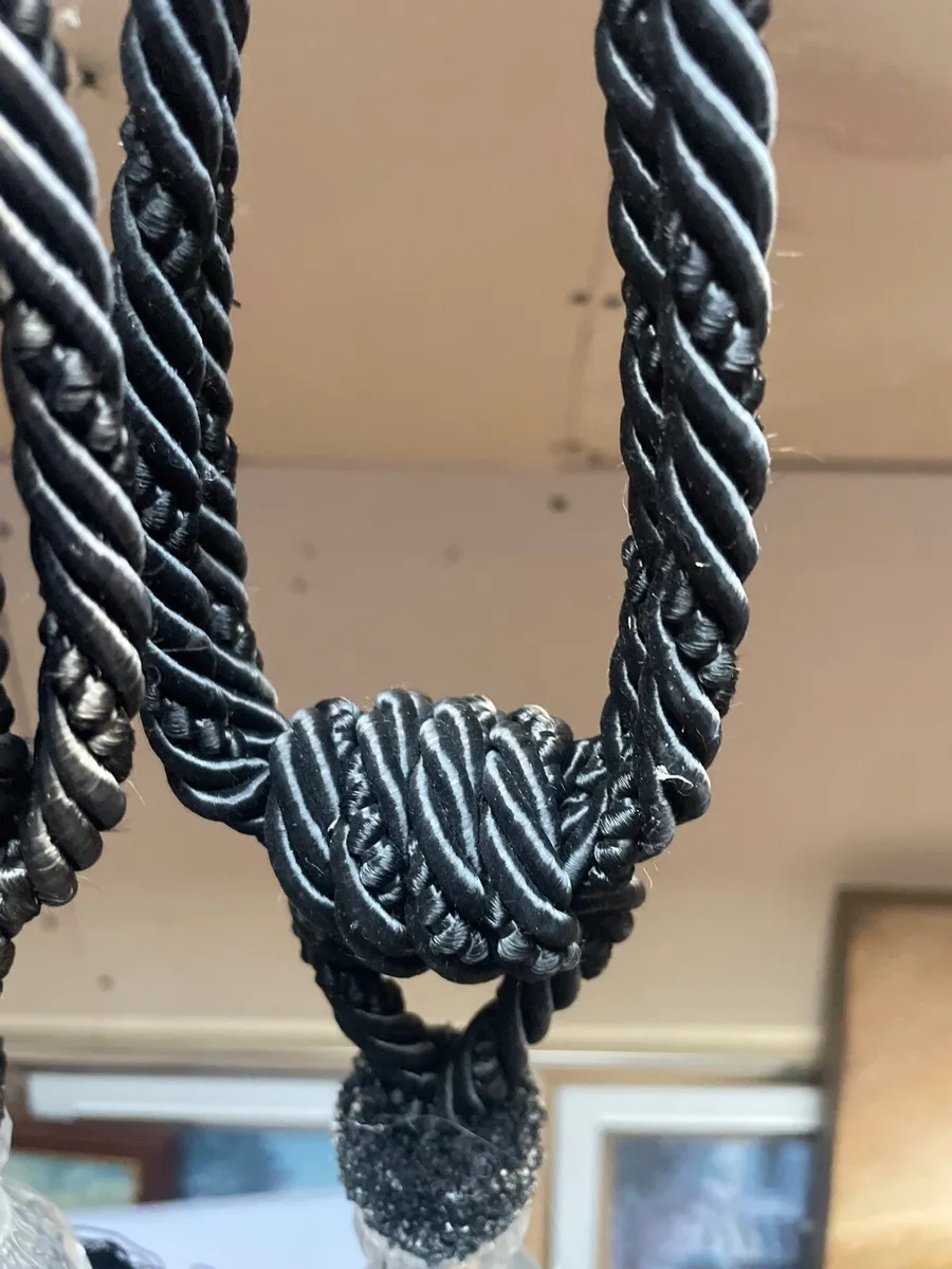 Tie Backs - Image 3