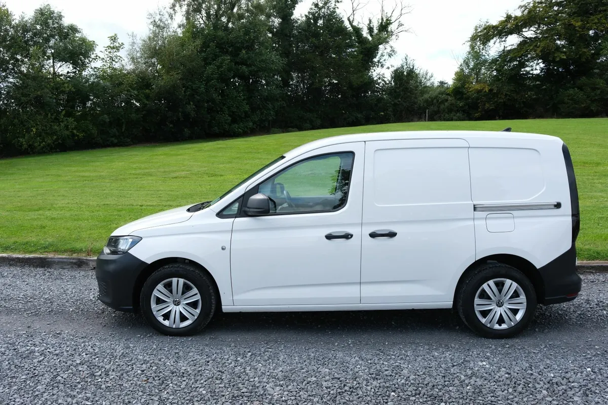 Volkswagen Caddy 2023 - Image 2