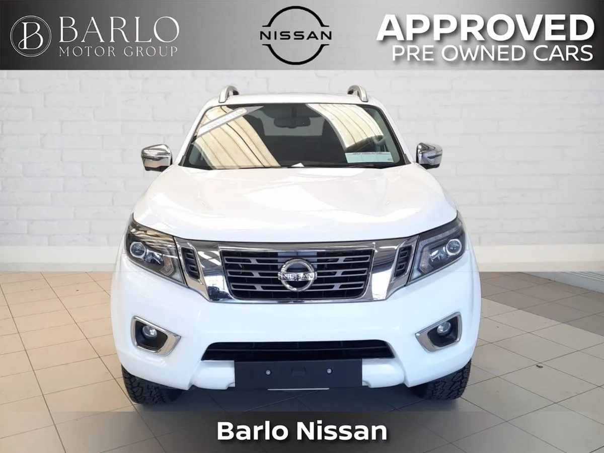 Nissan Navara Tekna Auto Crew Cab - Image 4
