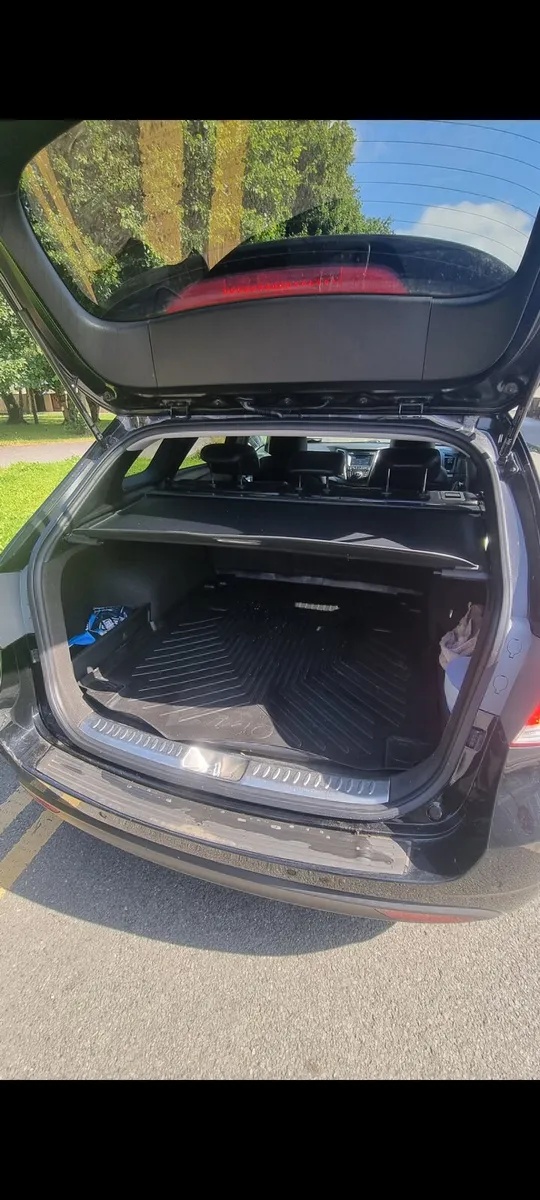 Car - Image 3