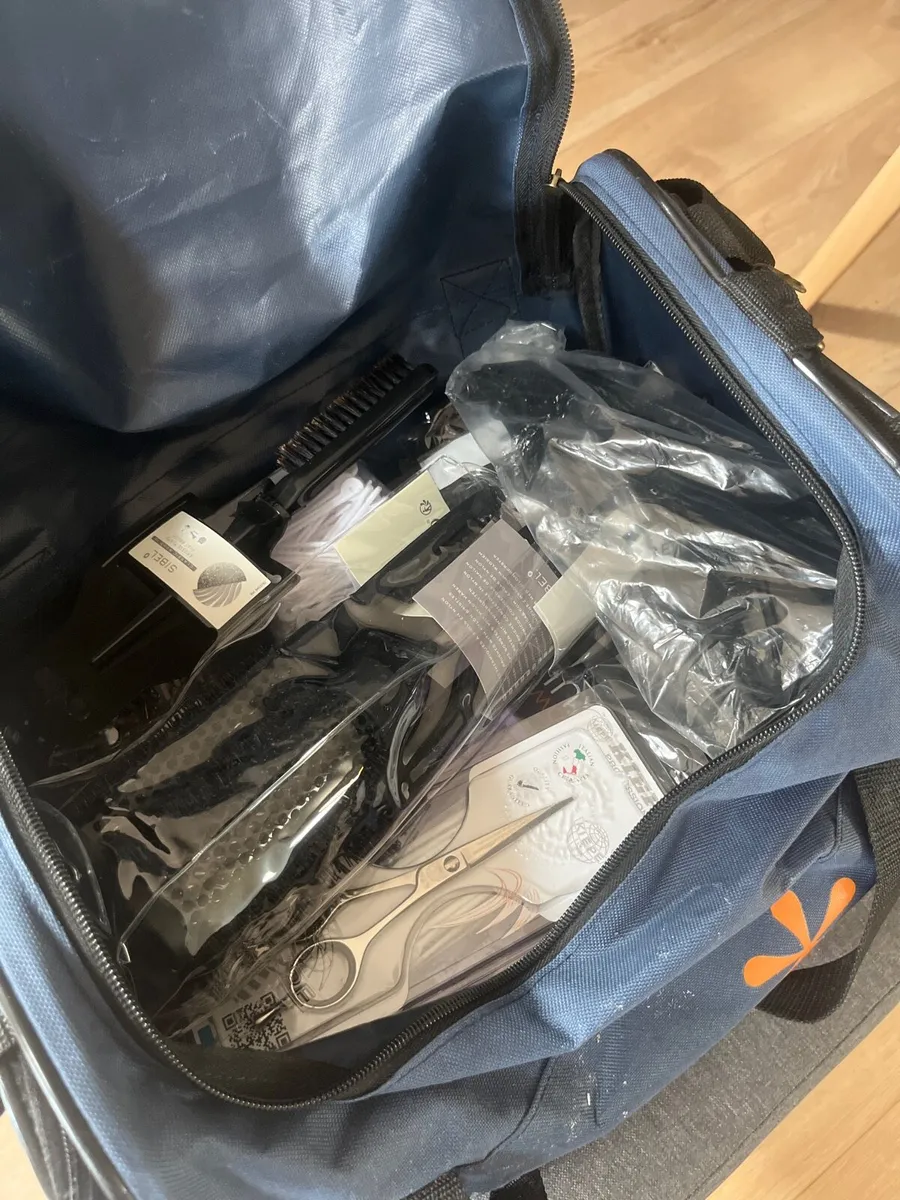Hair Dressing kit - Image 1