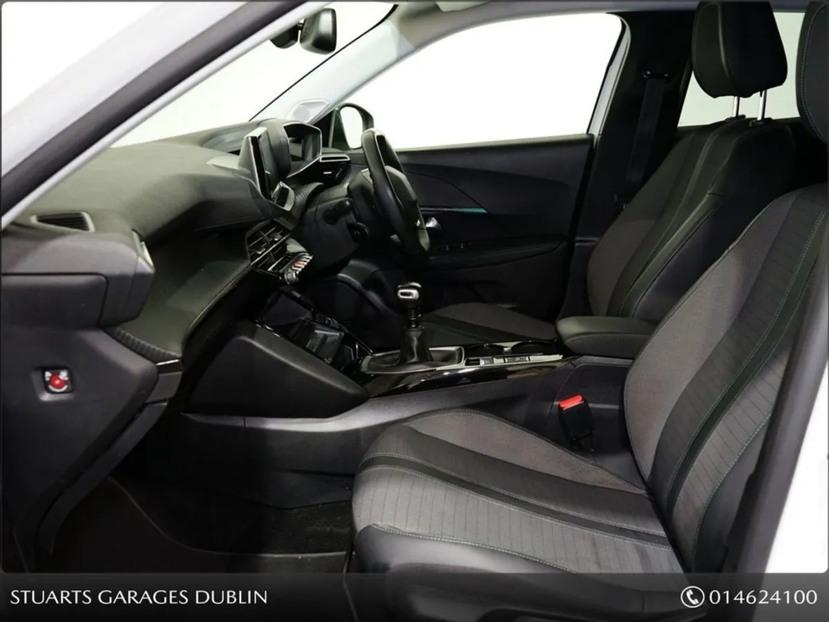 Peugeot 2008 Allure Pack 1.2 100 4DR - Image 3