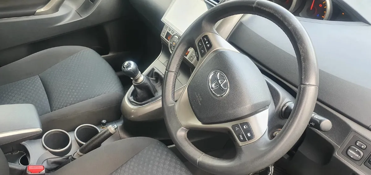 Toyota Verso 2010 - Image 2