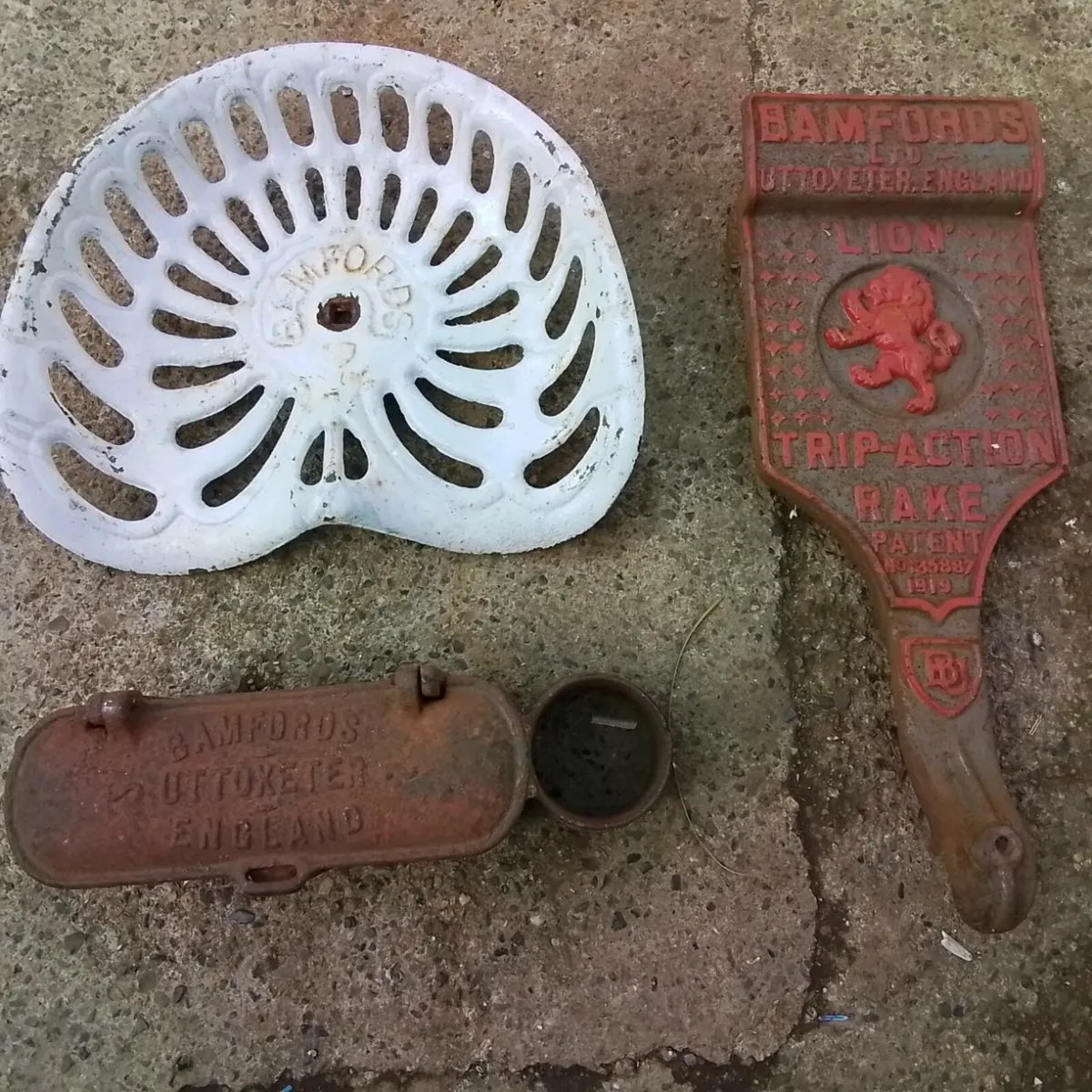 CAST IRON MACHINERY SEAT