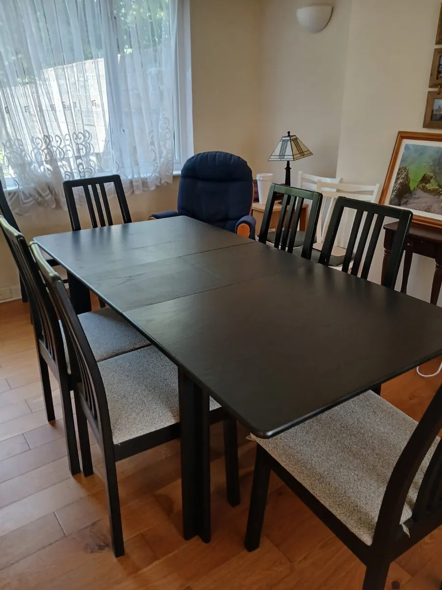 Dining table and chairs - Image 1