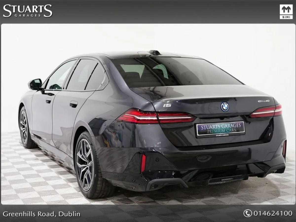 BMW i5  comfort Pack AND Panoramic Sunroof  570KM - Image 2