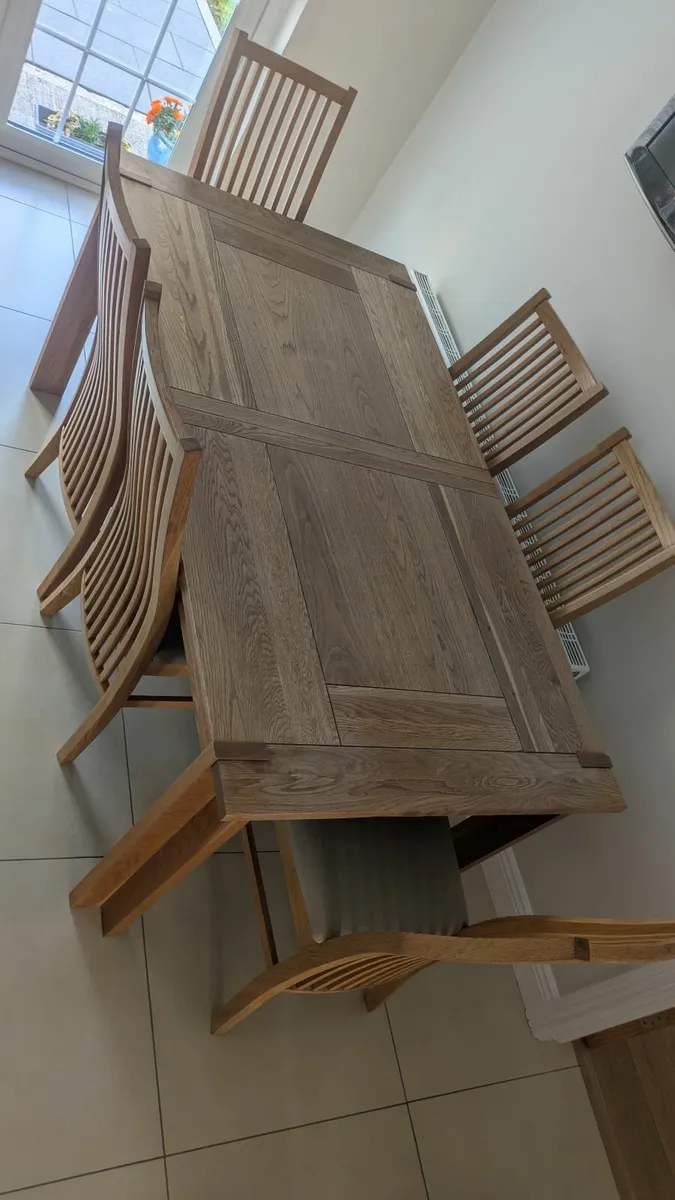 Dining table - Image 1