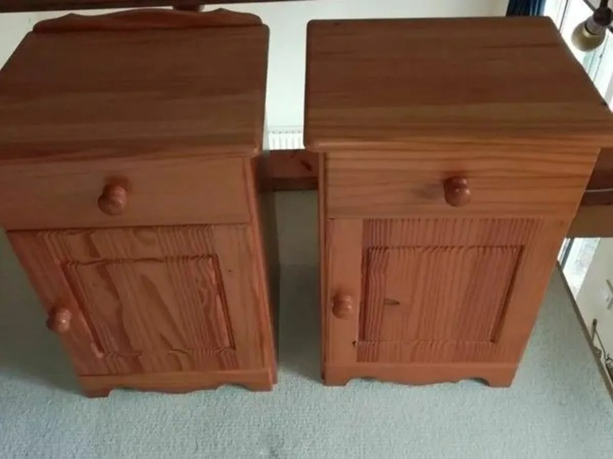 Bedroom furniture -Cabinets/Bed/TV & DVD Player - Image 1