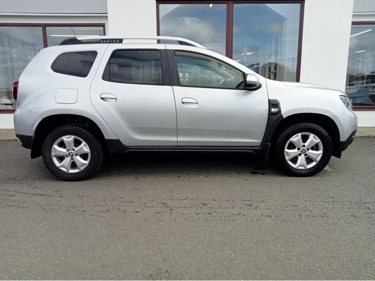 Dacia Duster COMFORT BLUE DCI 115 4W 4WD 6DFUL - Image 3