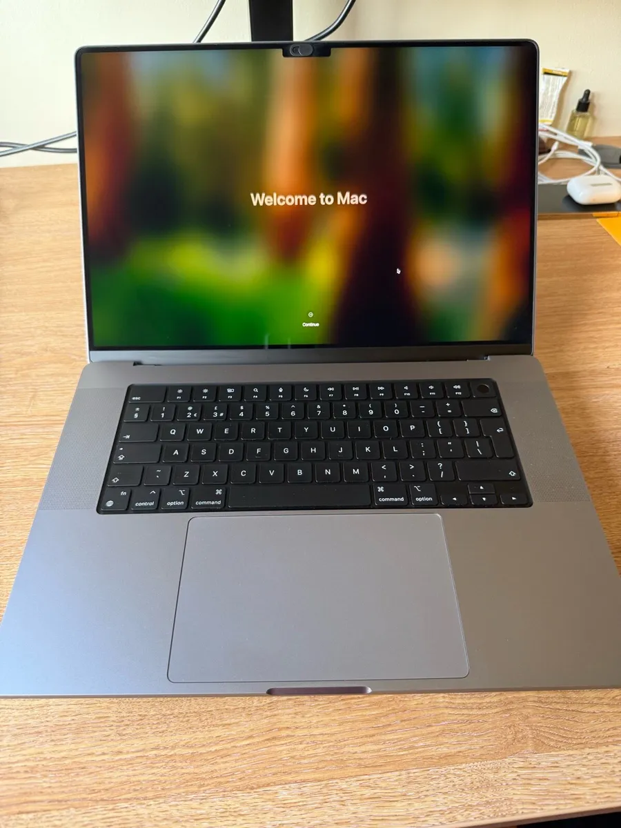 Macbook pro 16 M2-16gb/500gb perfect condition - Image 1