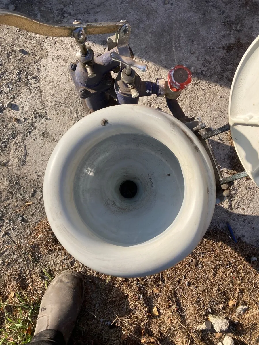 Sea toilet - Image 2