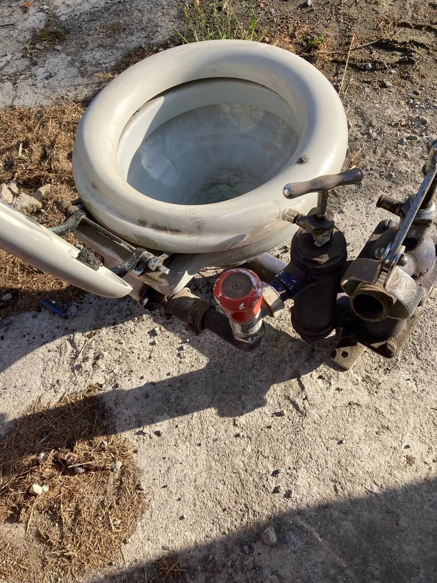 Sea toilet - Image 3