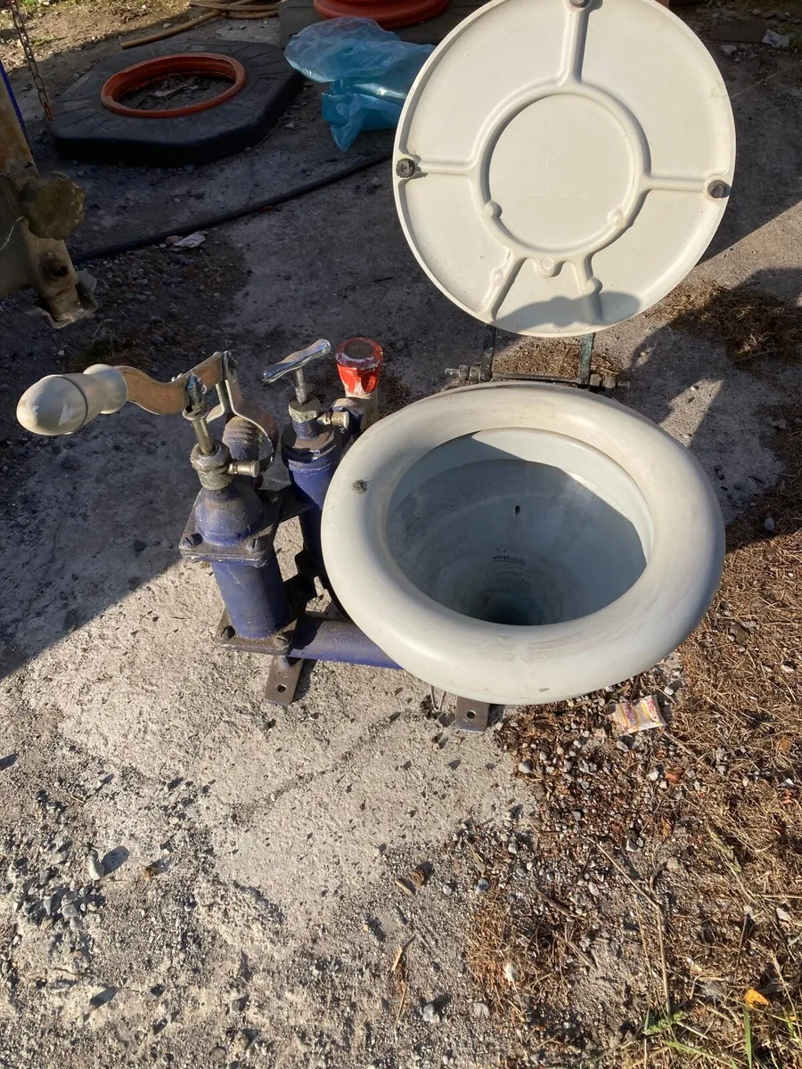 Sea toilet - Image 1
