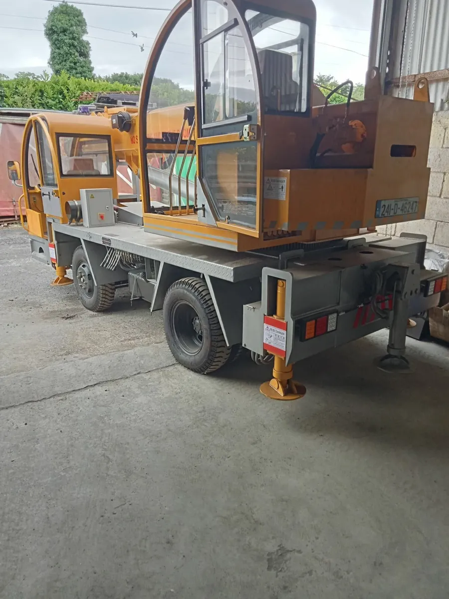 Mobile crane - Image 1
